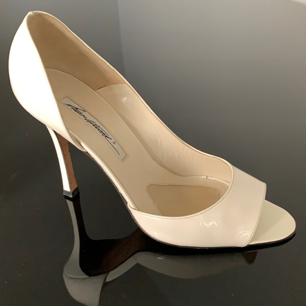 White shoes pumps size 39 (8). 4” tall heels.